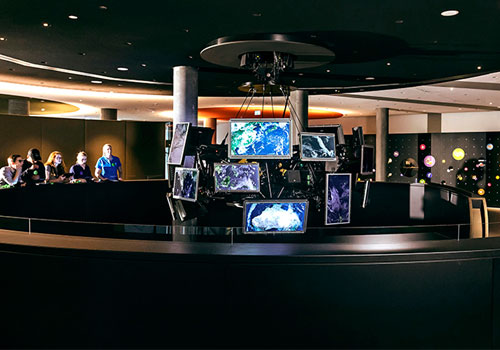 金融企業(yè)展廳設(shè)計效果圖欣賞